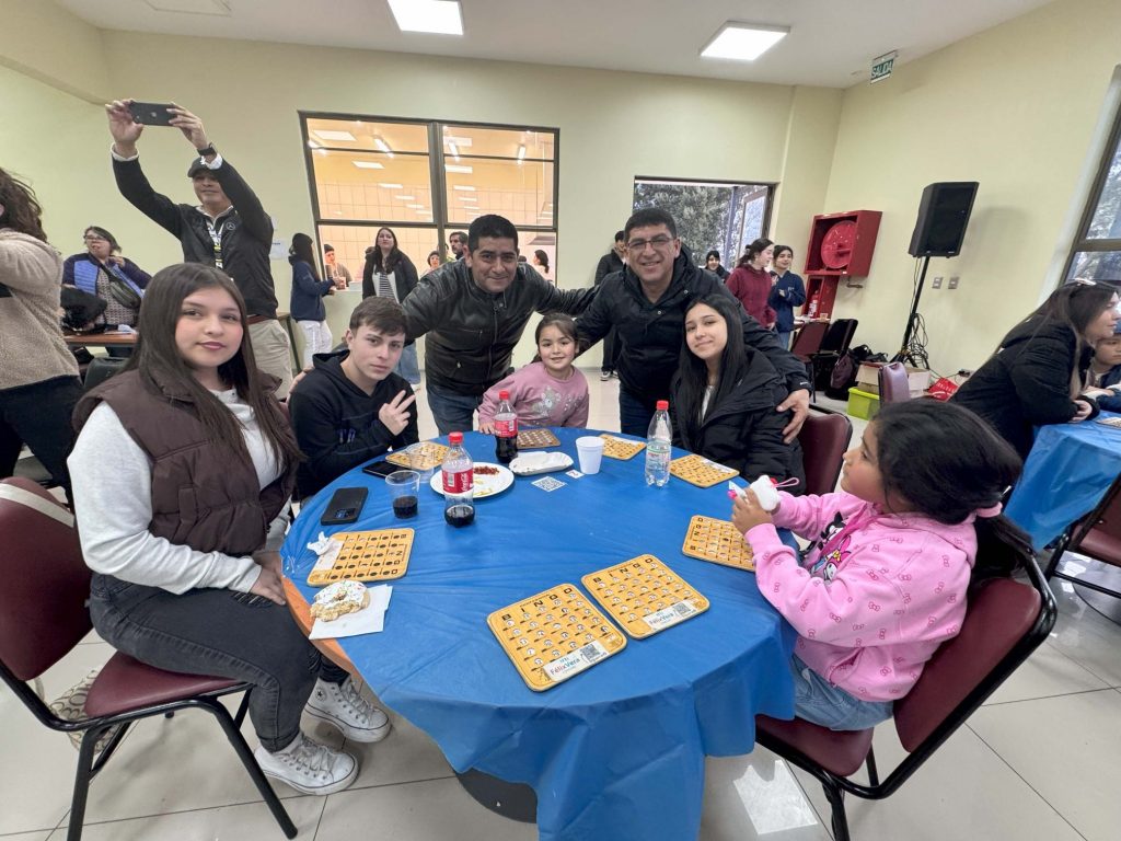 TARDE DE BINGO EN COLEGIO ETCHEGOYEN SEDE BRISA DEL SOL