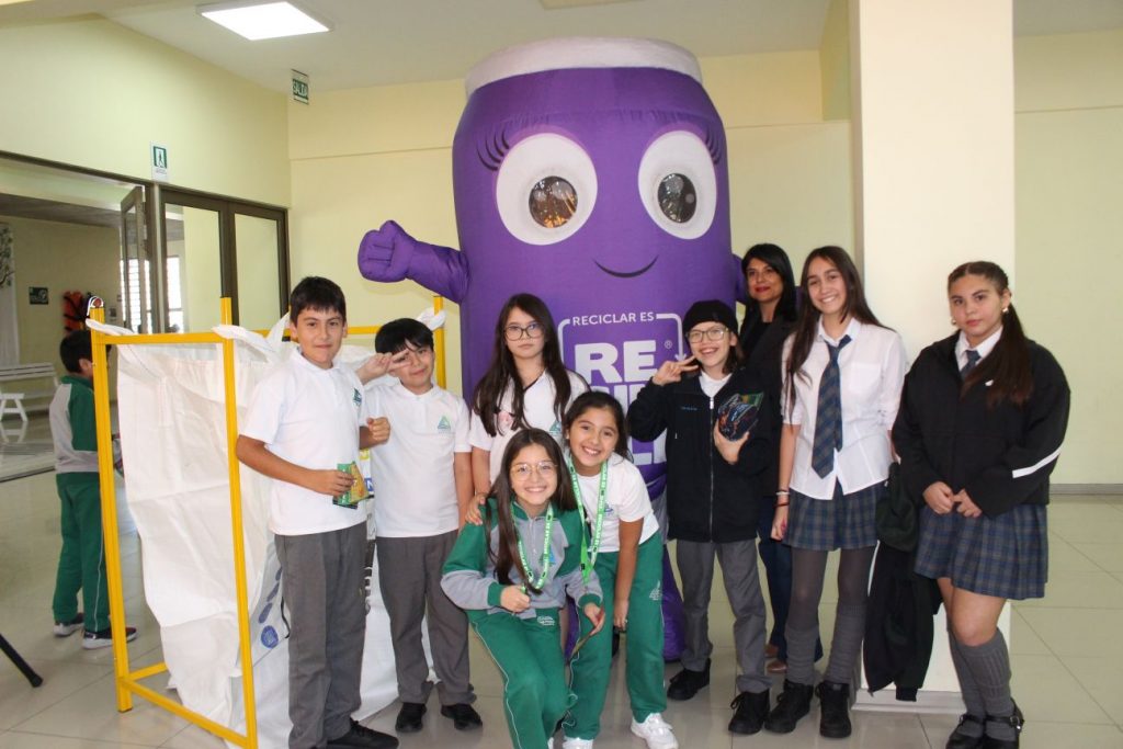 ESTUDIANTES PARTICIPAN EN JORNADA SOBRE RECICLAJE Y LEY REP