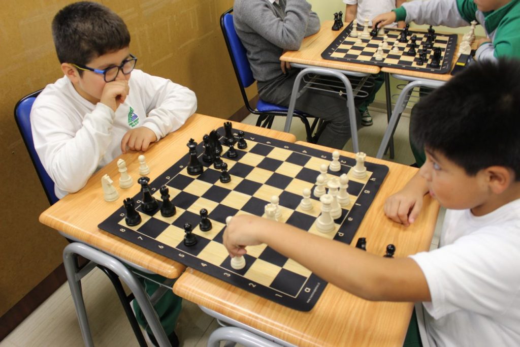 AJEDREZ EN BIBLIOTECA ESCOLAR: ESTRATEGIA, CONCENTRACIÓN Y APRENDIZAJE