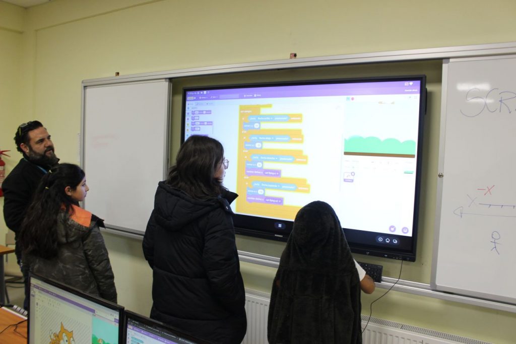 TALLERES DE ROBÓTICA REÚNEN A ESTUDIANTES DE 4° A 8° BÁSICO