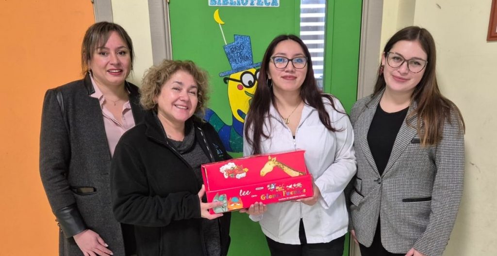 CURSOS GANADORES DEL DÍA DEL LIBRO RECIBEN SUS PREMIOS Y CELEBRAN JUNTO AL DEPARTAMENTO DE LENGUAJE